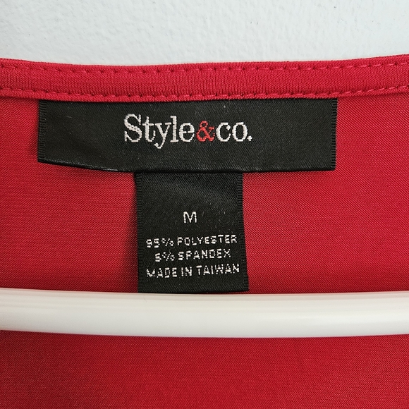 5/$30 Like-New Style & Co. Red Stretchy Pleated-Front Half-Sleeve Blouse Size M - Picture 3 of 5